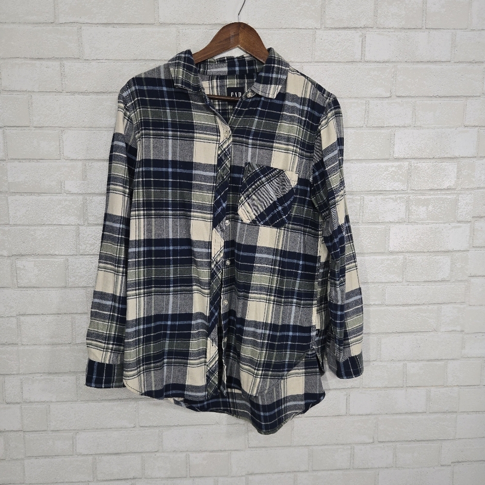 GAP flannel button down‎
